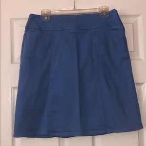 New, no tags, Chaus size 10 cotton/span skirt. Blu